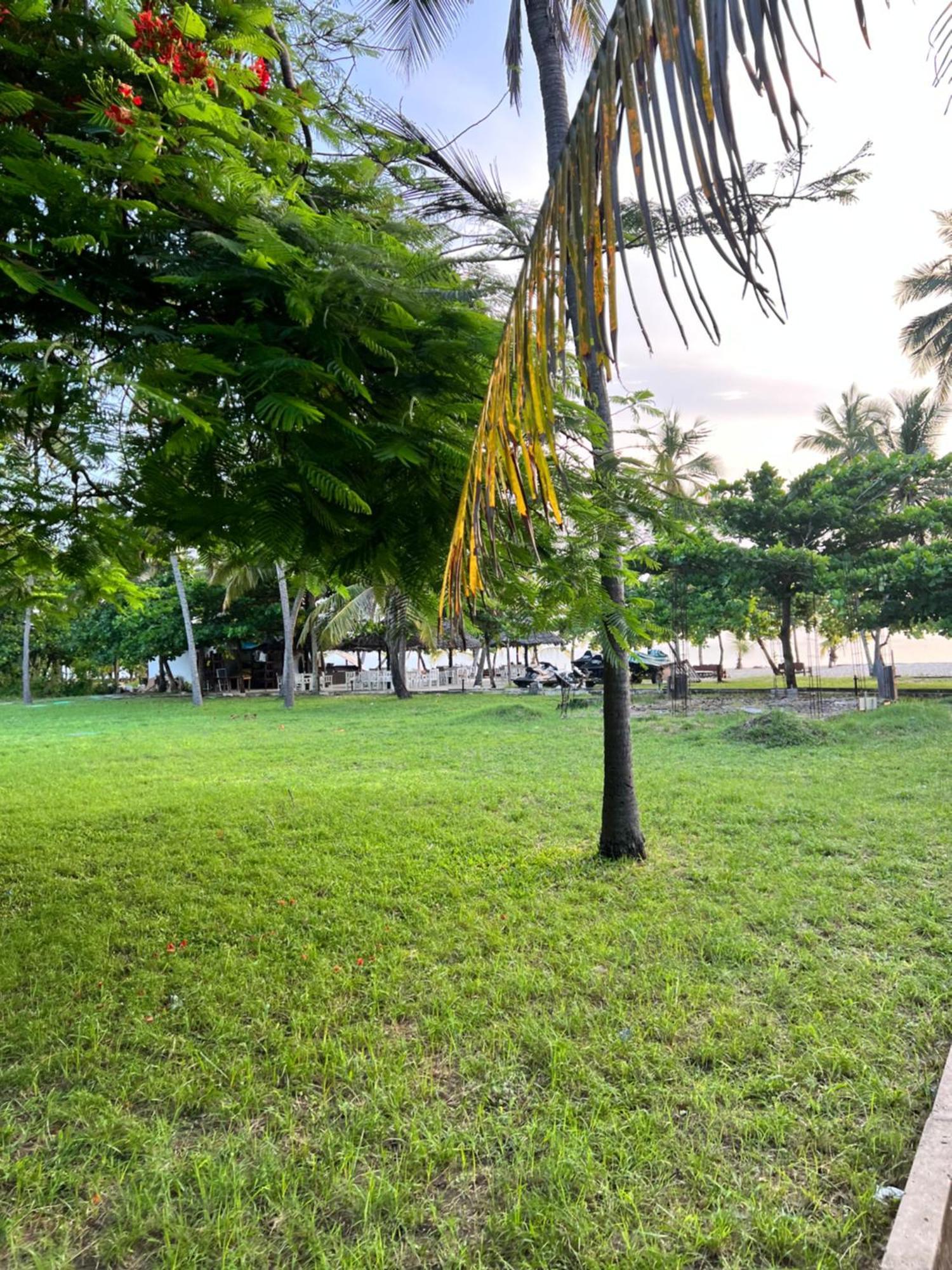 Waves And Wanderlust-Diani Beach Zewnętrze zdjęcie