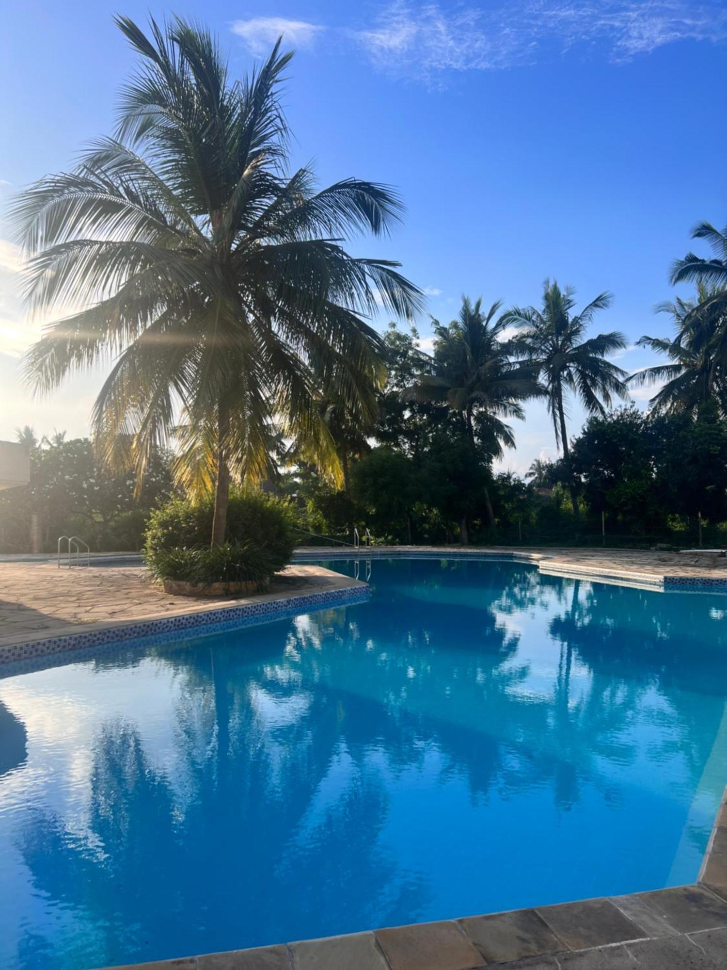 Waves And Wanderlust-Diani Beach Zewnętrze zdjęcie
